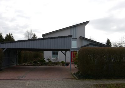 Holzarbeiten an Haus und Carport